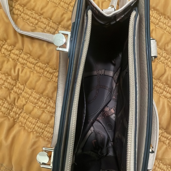 Faux leather beige tan small handbag with detachable strap - EUC! - Picture 3 of 3